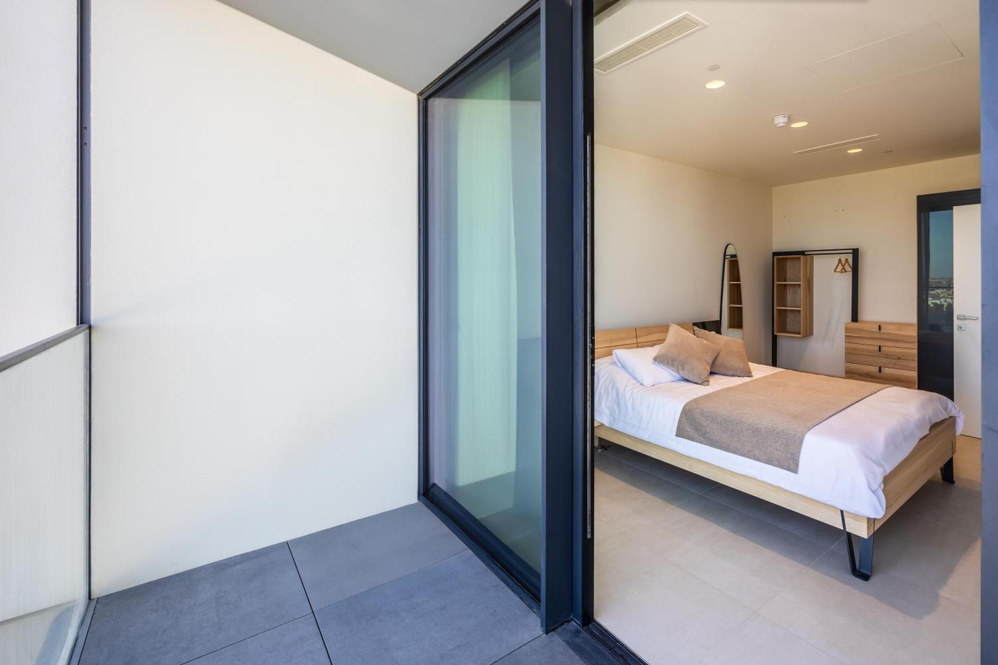 18th Floor Luxury With Common Pool In The Prestigious Mercury Towers By Renowned Zaha Hadid Architects San Ġiljan